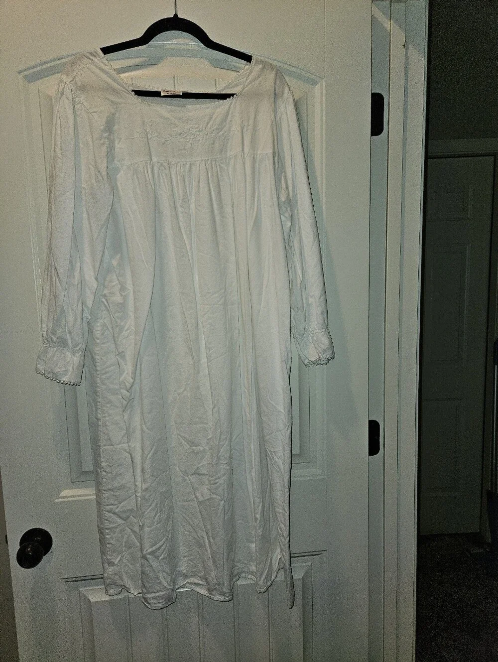 NWOT Artisan White Embroidered Cotton Gown with Cotton Trim. Sz L.